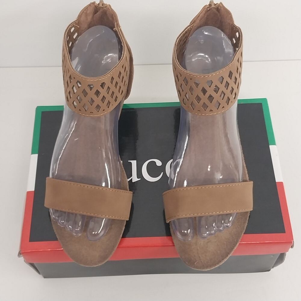 Bucco Capensis Bororo Brown Sandals Women Size 8 Perforated Ankle Strap Open Toe